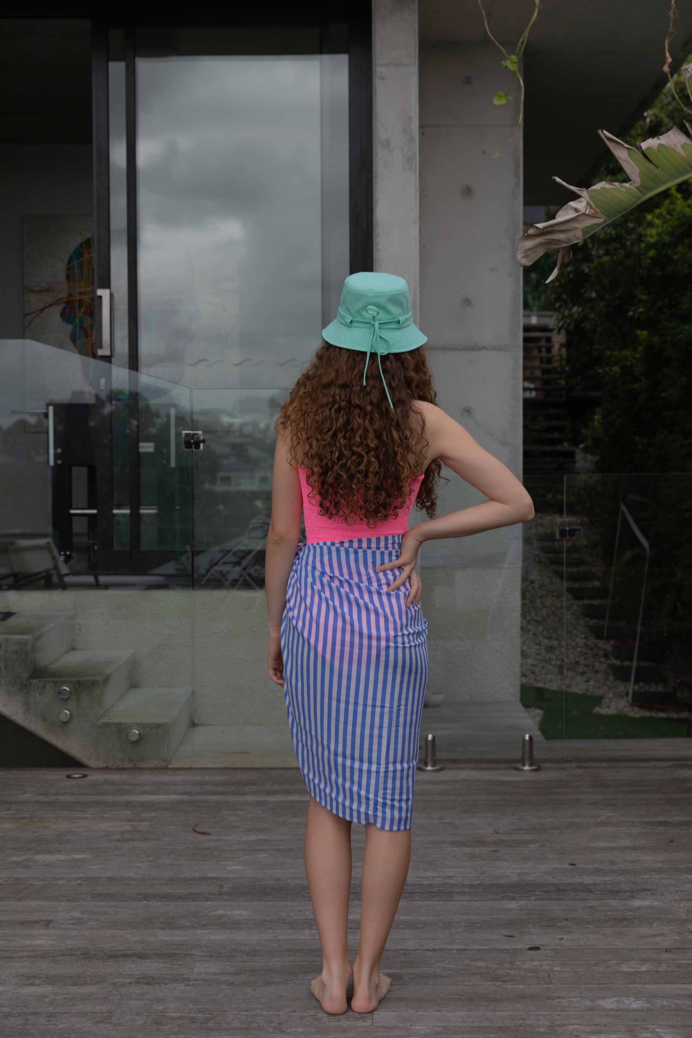 Hot Beaches - The Whitehaven in Blue Streak-Robe